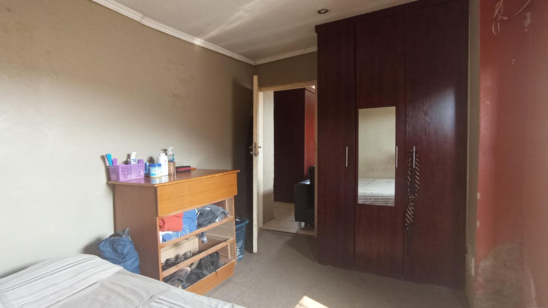 Bed Room 2 - 9 square meters of property in Clayville