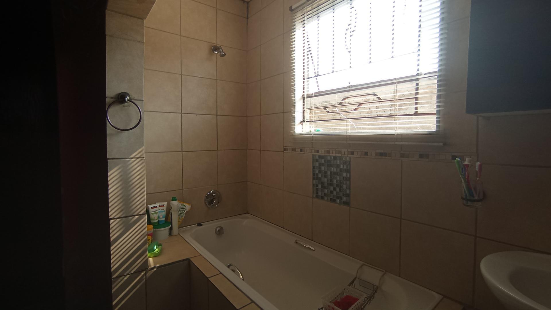 Bathroom 1 - 5 square meters of property in Clayville