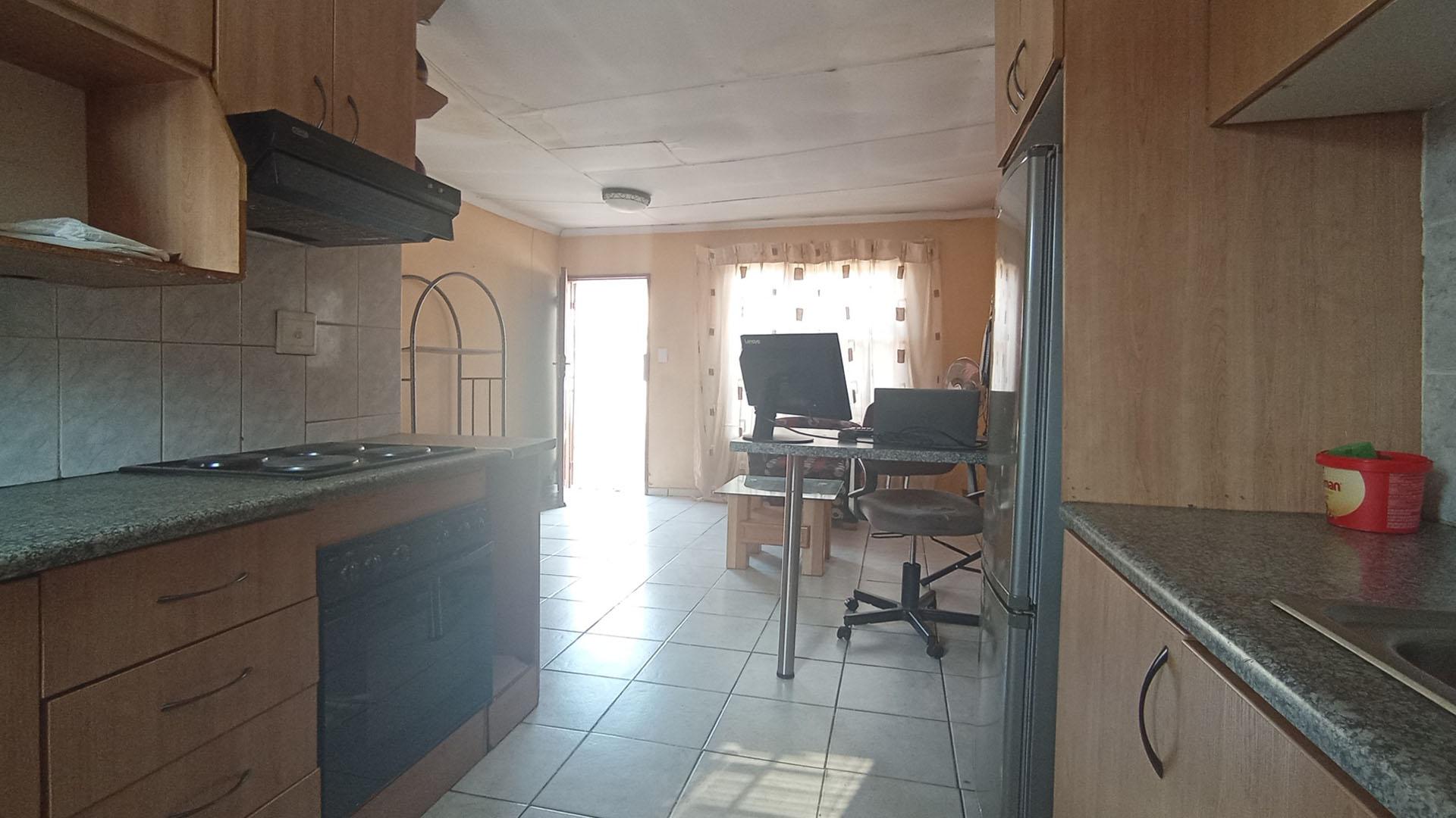Kitchen - 15 square meters of property in Clayville