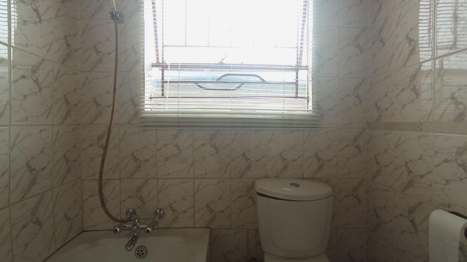Bathroom 2 - 3 square meters of property in Clayville