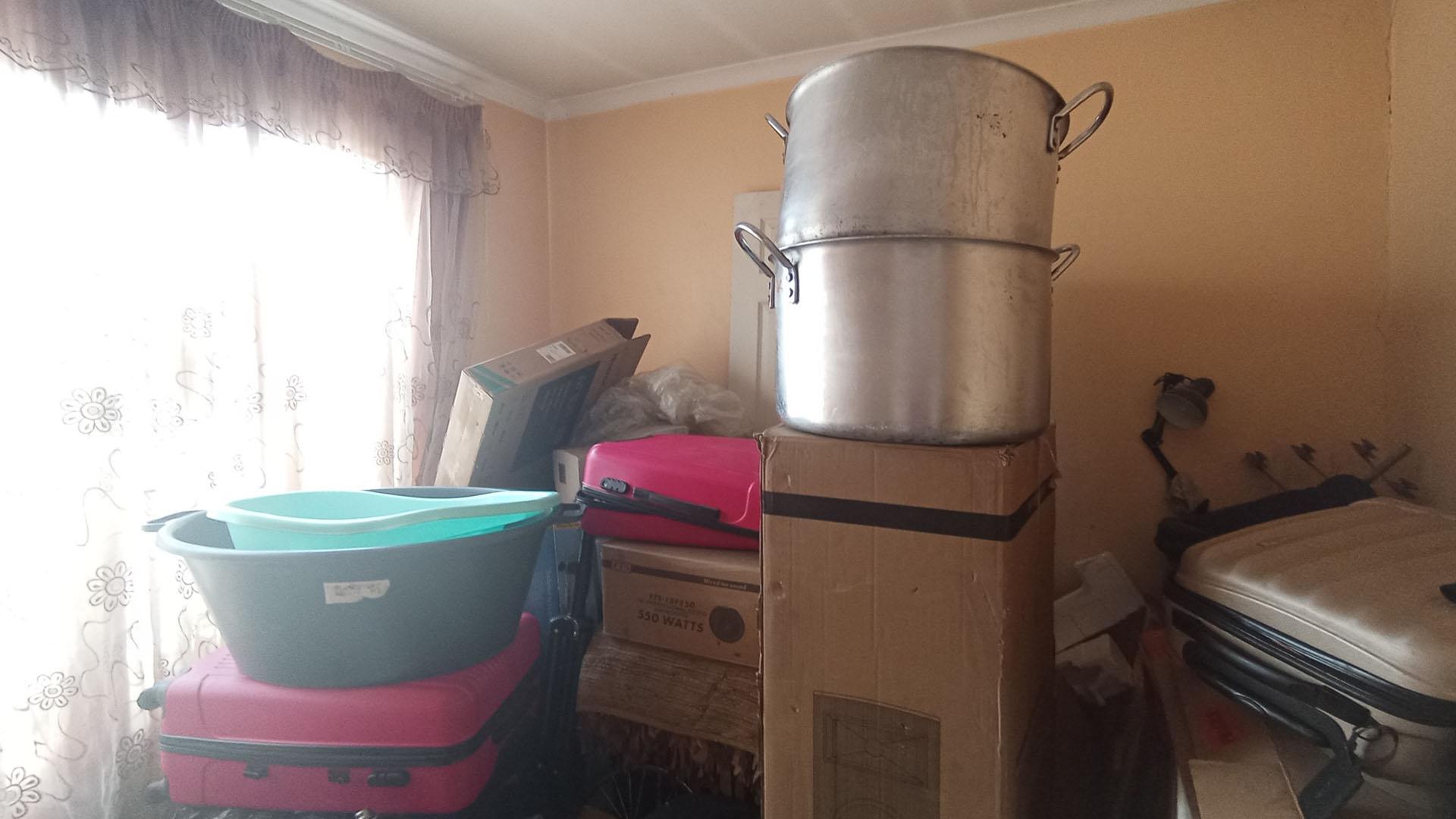 Bed Room 4 - 10 square meters of property in Clayville