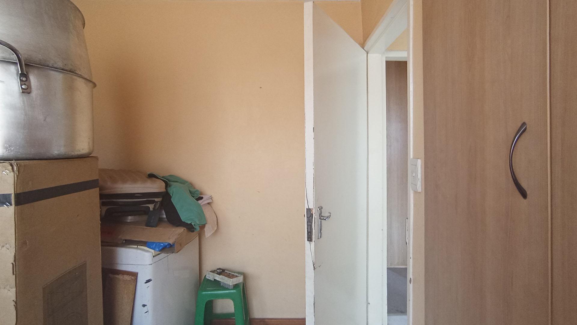 Bed Room 4 - 10 square meters of property in Clayville