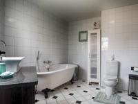 Bathroom 1 - 9 square meters of property in Irene Farm Villages