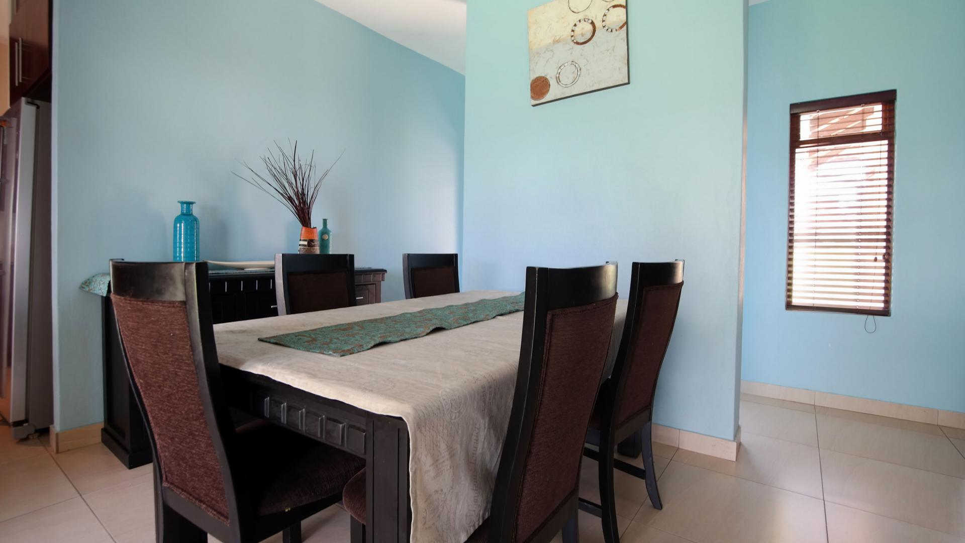 Dining Room - 12 square meters of property in Heron Hill Estate