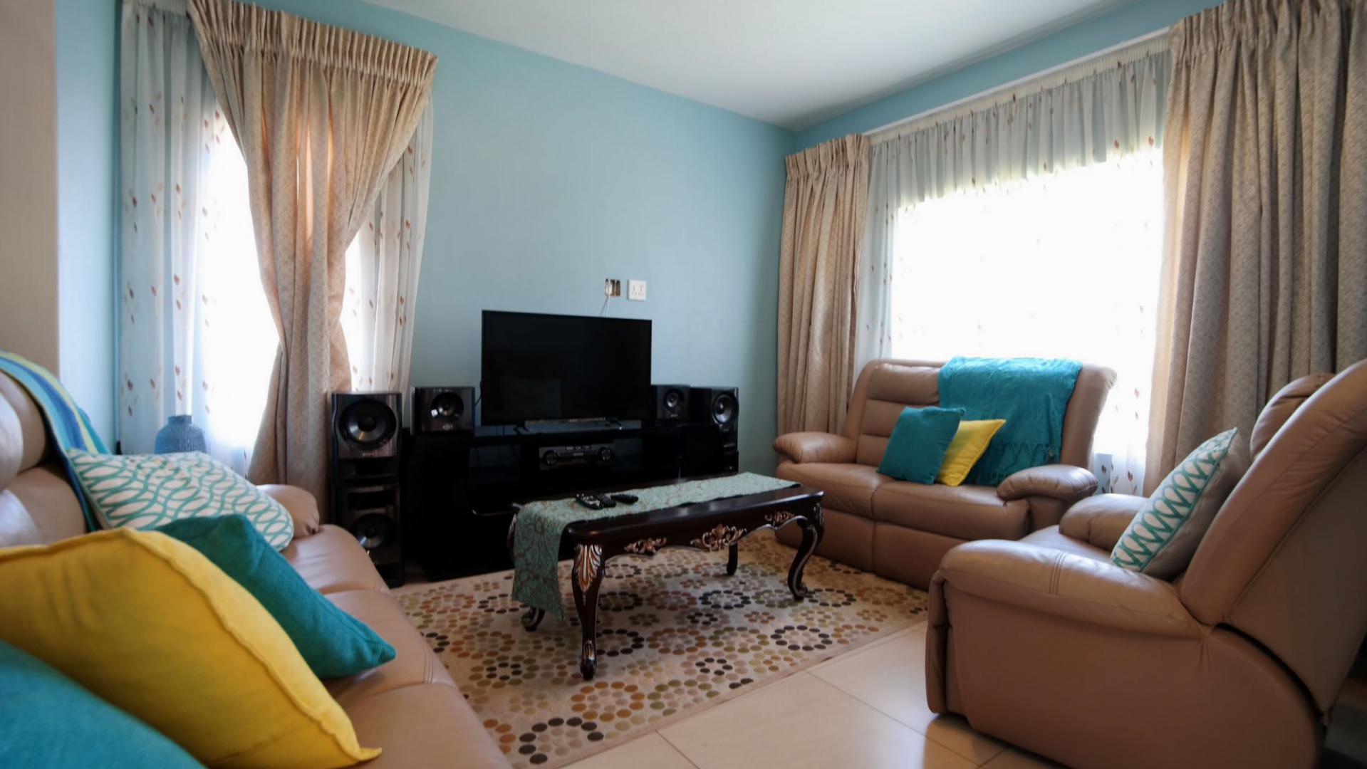 TV Room - 16 square meters of property in Heron Hill Estate