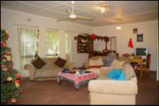 Lounges - 21 square meters of property in Port Edward