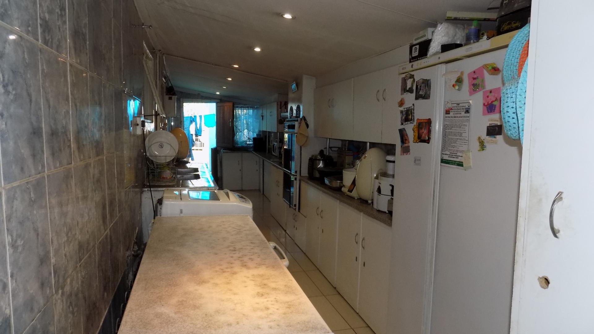 Kitchen - 43 square meters of property in Lotus Gardens