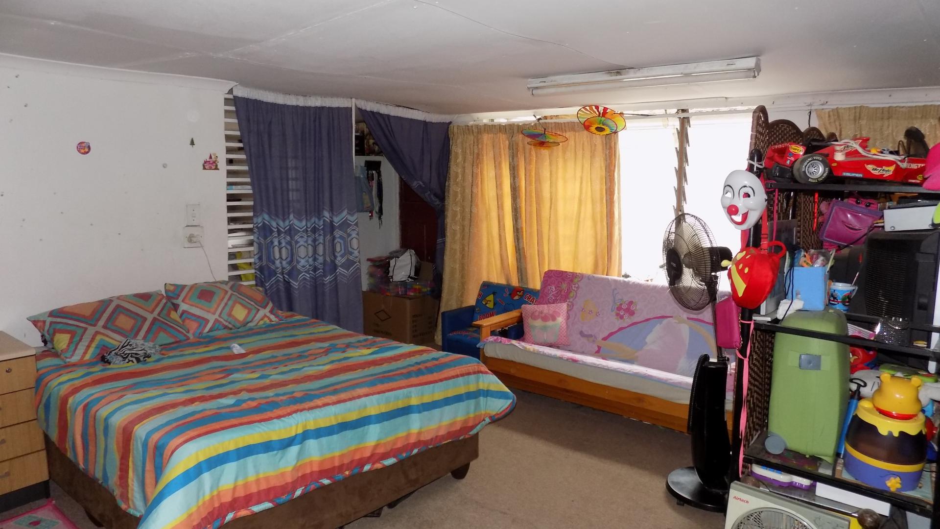 Bed Room 3 - 35 square meters of property in Lotus Gardens