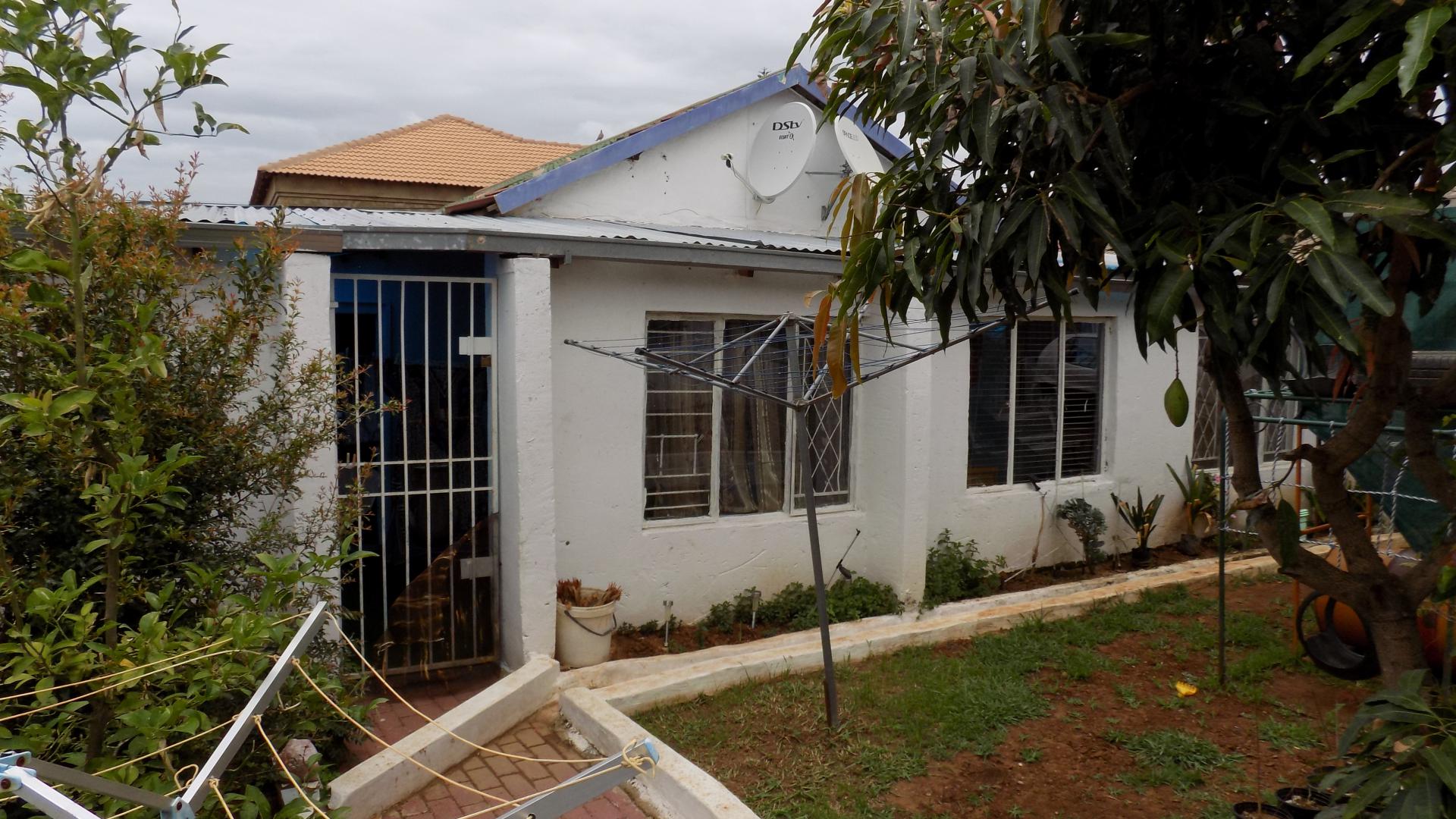 Front View of property in Lotus Gardens