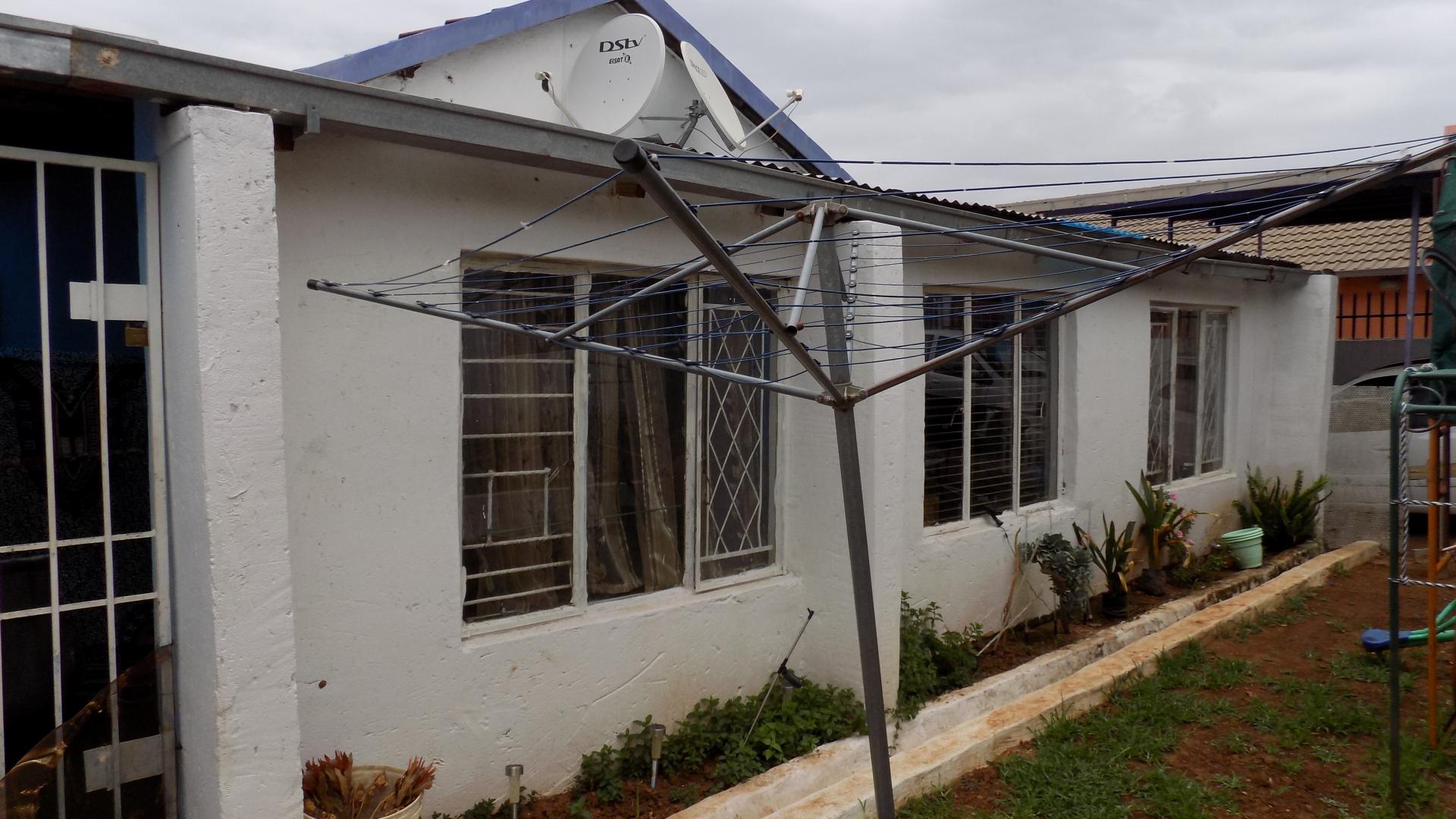 Front View of property in Lotus Gardens