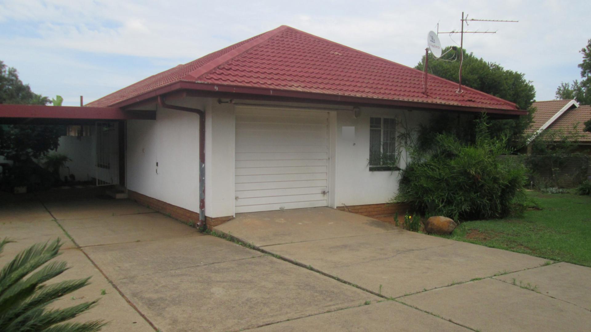 Front View of property in Vaalpark