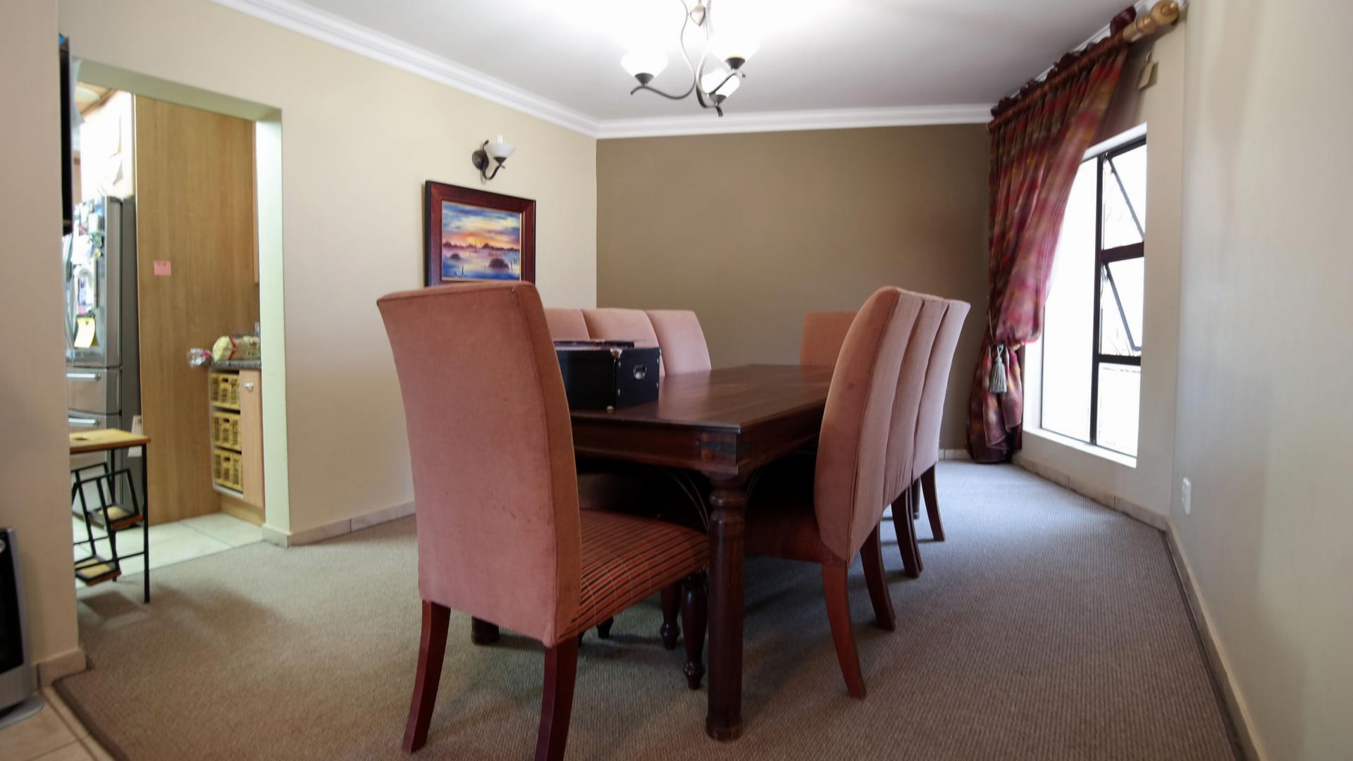 Dining Room of property in The Wilds Estate