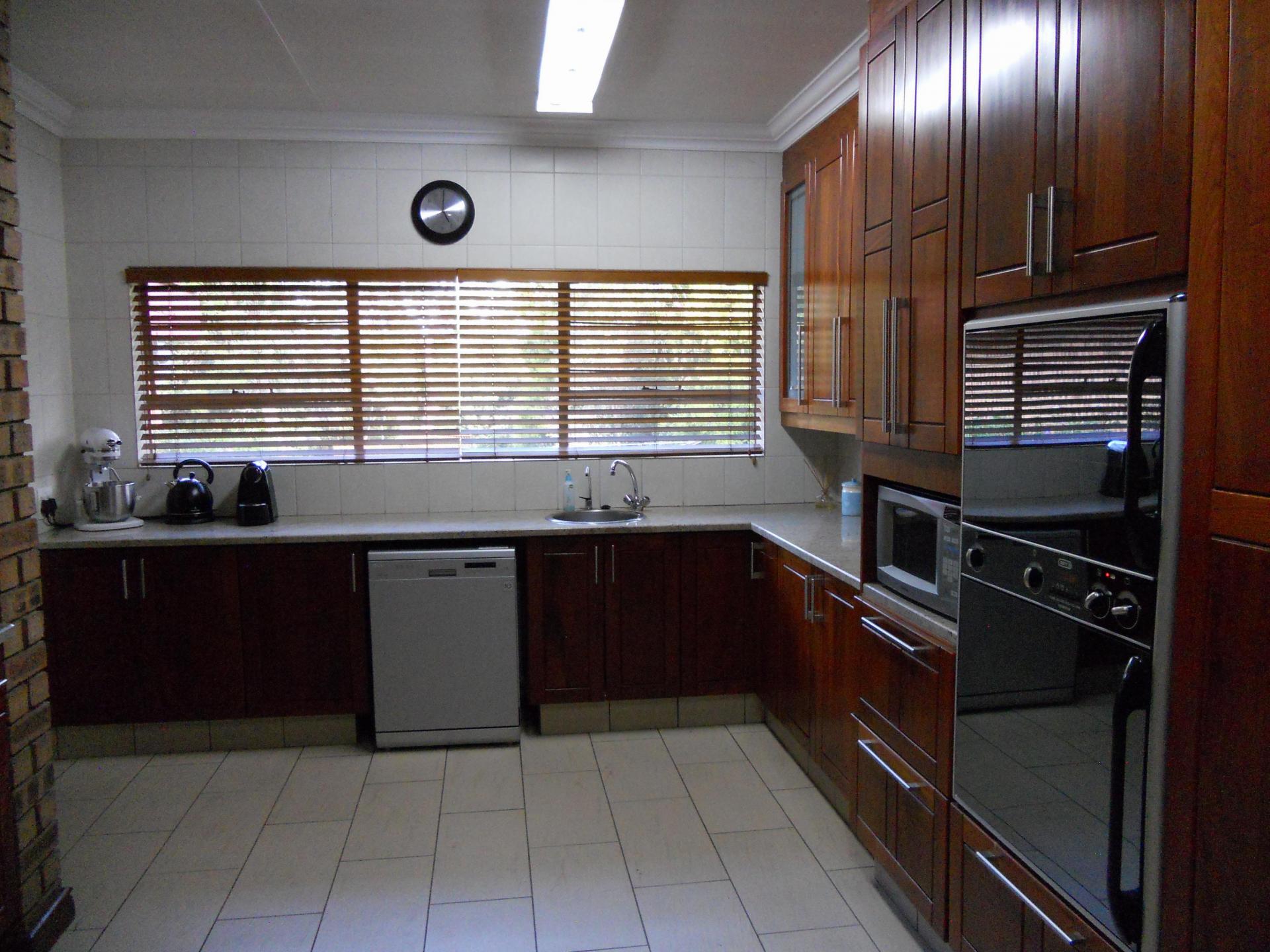 Kitchen - 18 square meters of property in Golfsig