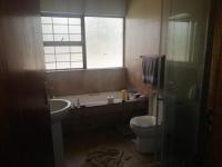 Bathroom 1 - 6 square meters of property in Henley-on-Klip