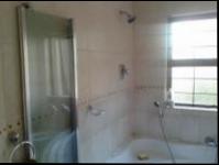 Main Bathroom - 13 square meters of property in Henley-on-Klip