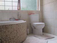 Main Bathroom - 13 square meters of property in Henley-on-Klip