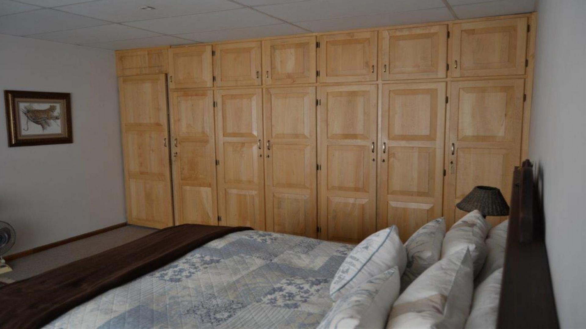 Main Bedroom - 23 square meters of property in Olifantshoek