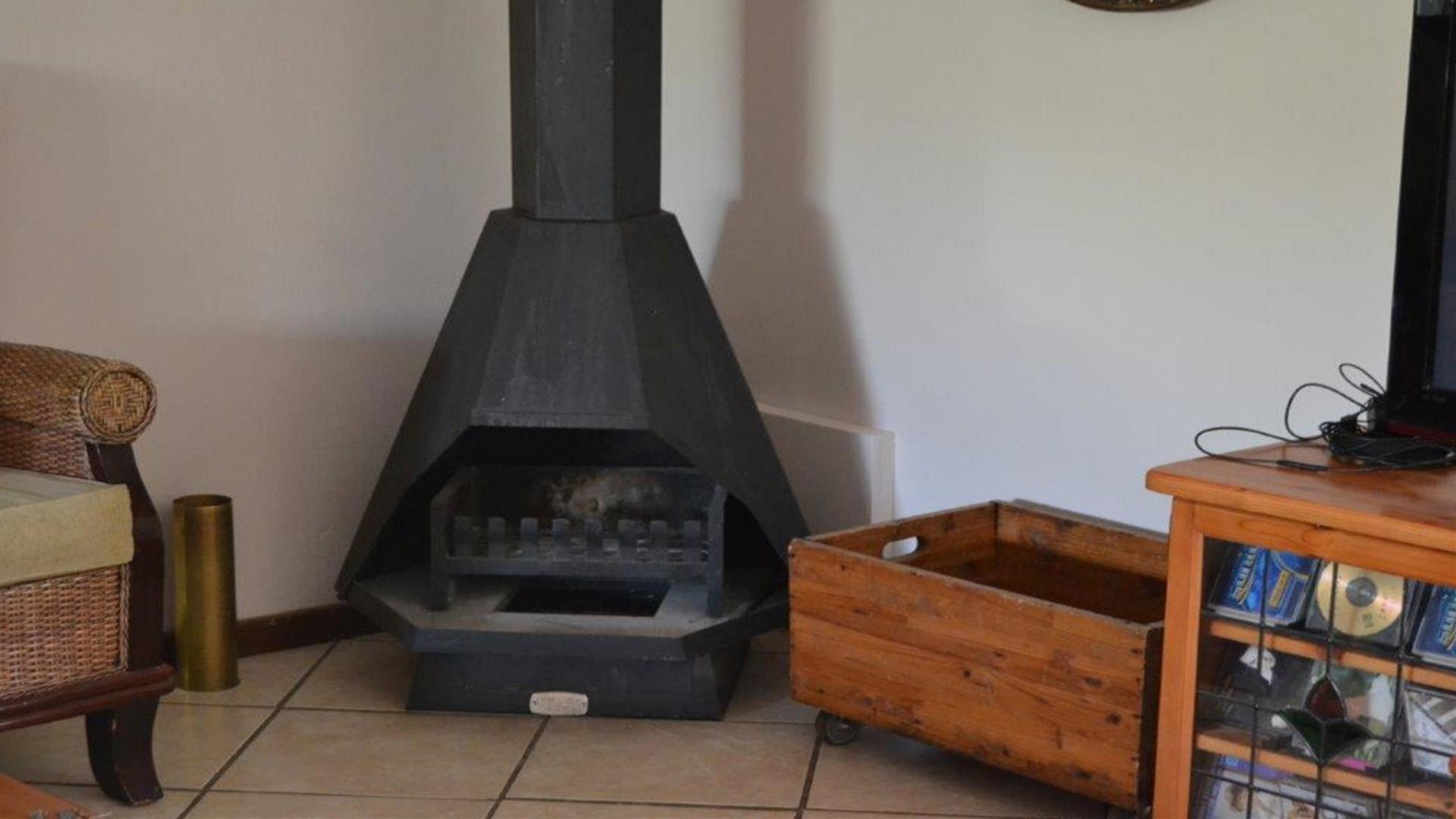 Lounges - 45 square meters of property in Olifantshoek