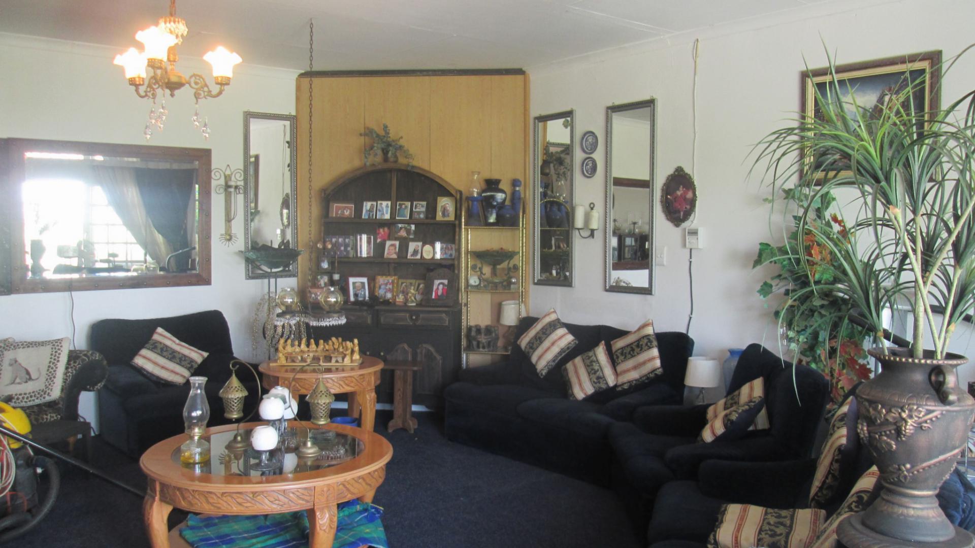 Lounges of property in Oranjeville