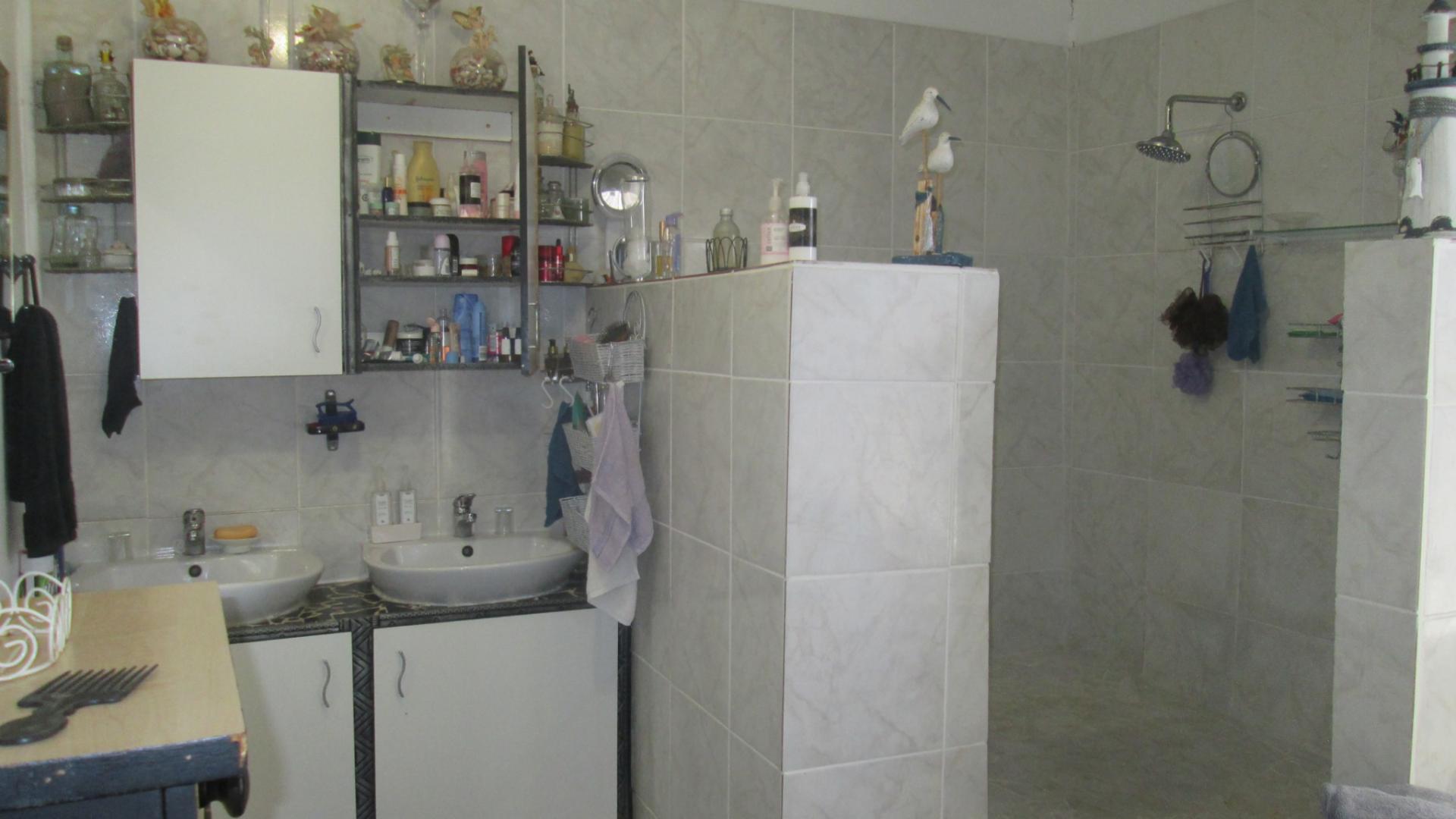 Main Bathroom of property in Oranjeville