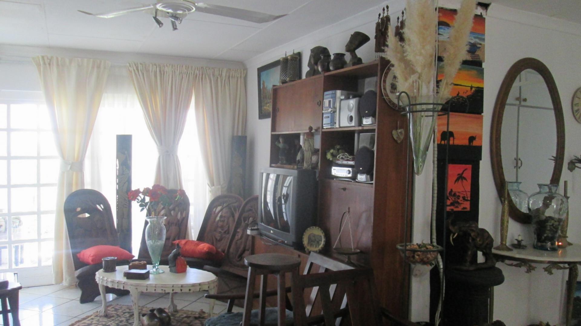 Lounges of property in Oranjeville