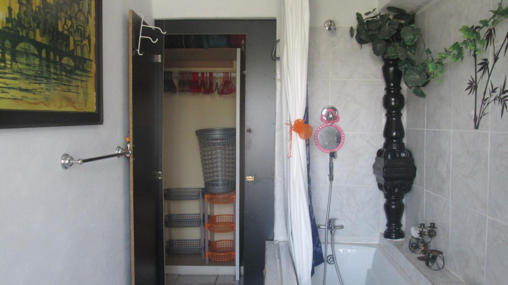 Bathroom 1 of property in Oranjeville