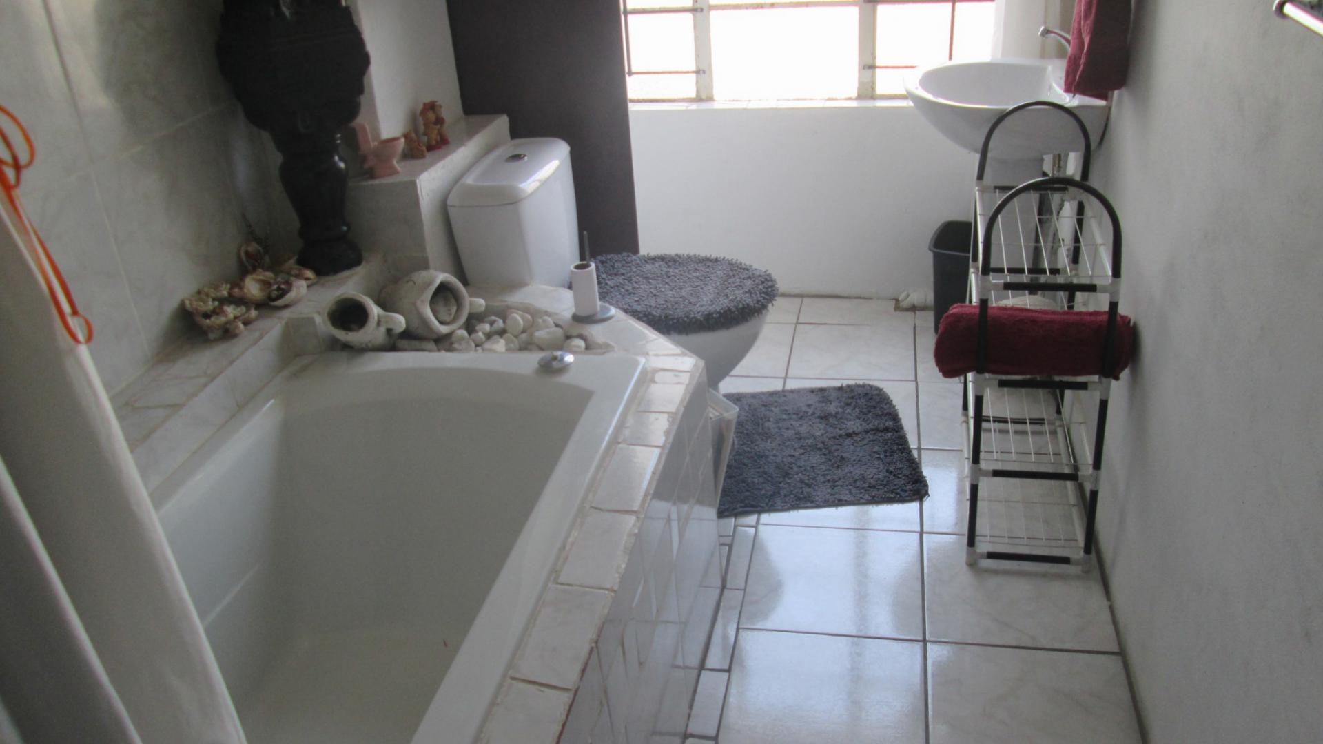 Bathroom 1 of property in Oranjeville