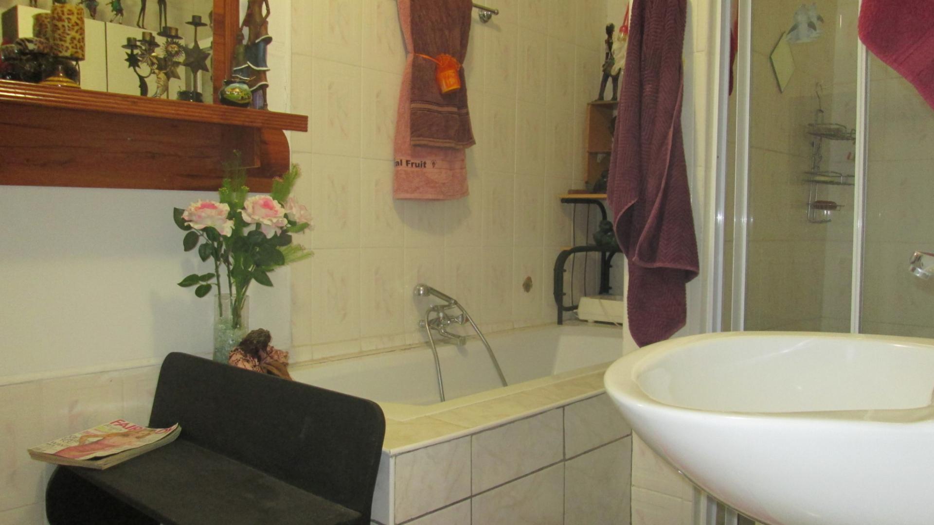 Bathroom 2 of property in Oranjeville