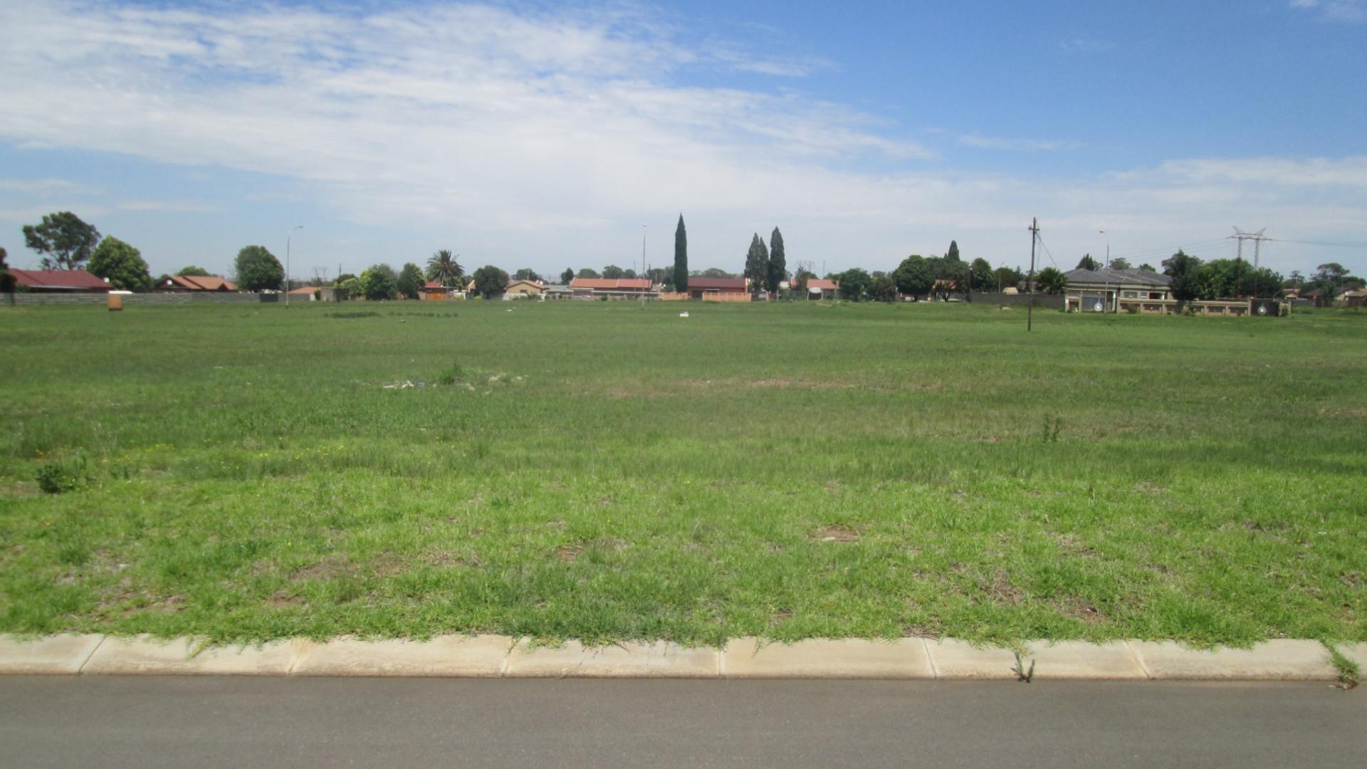 Front View of property in Struisbult