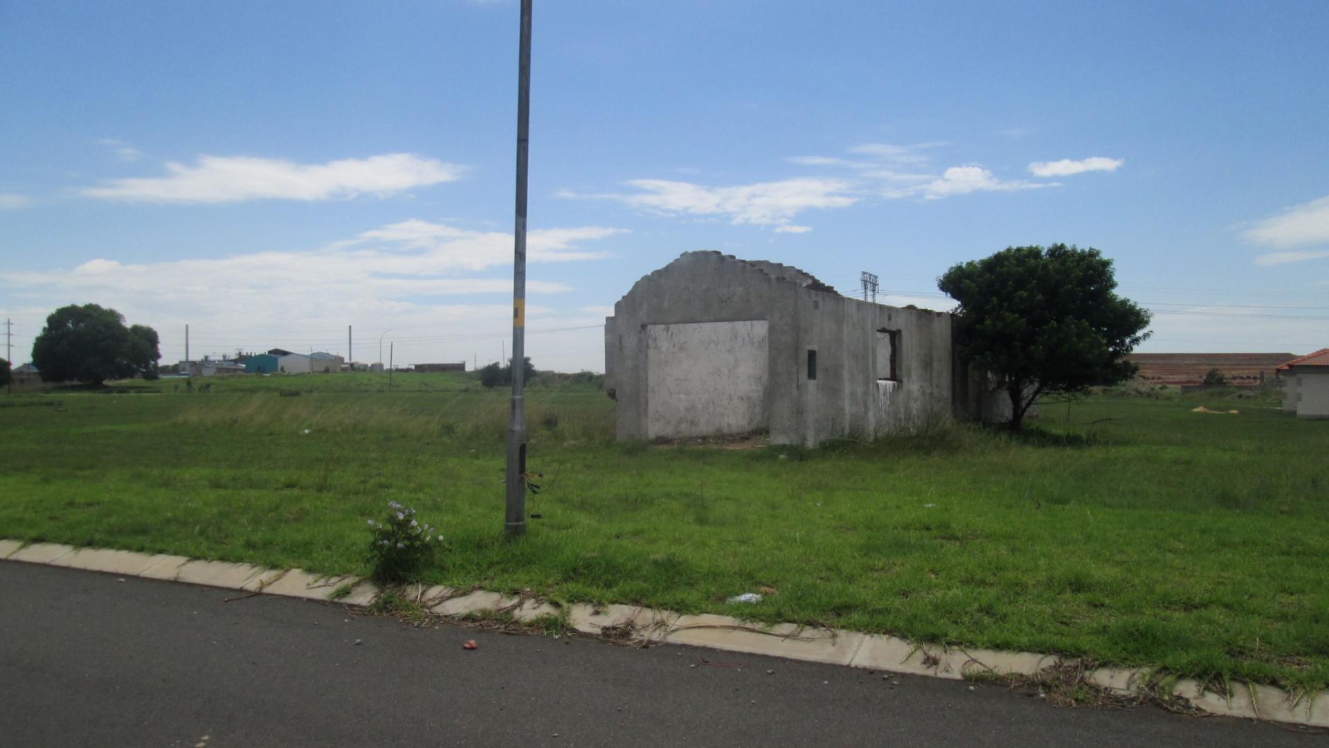 Front View of property in Struisbult