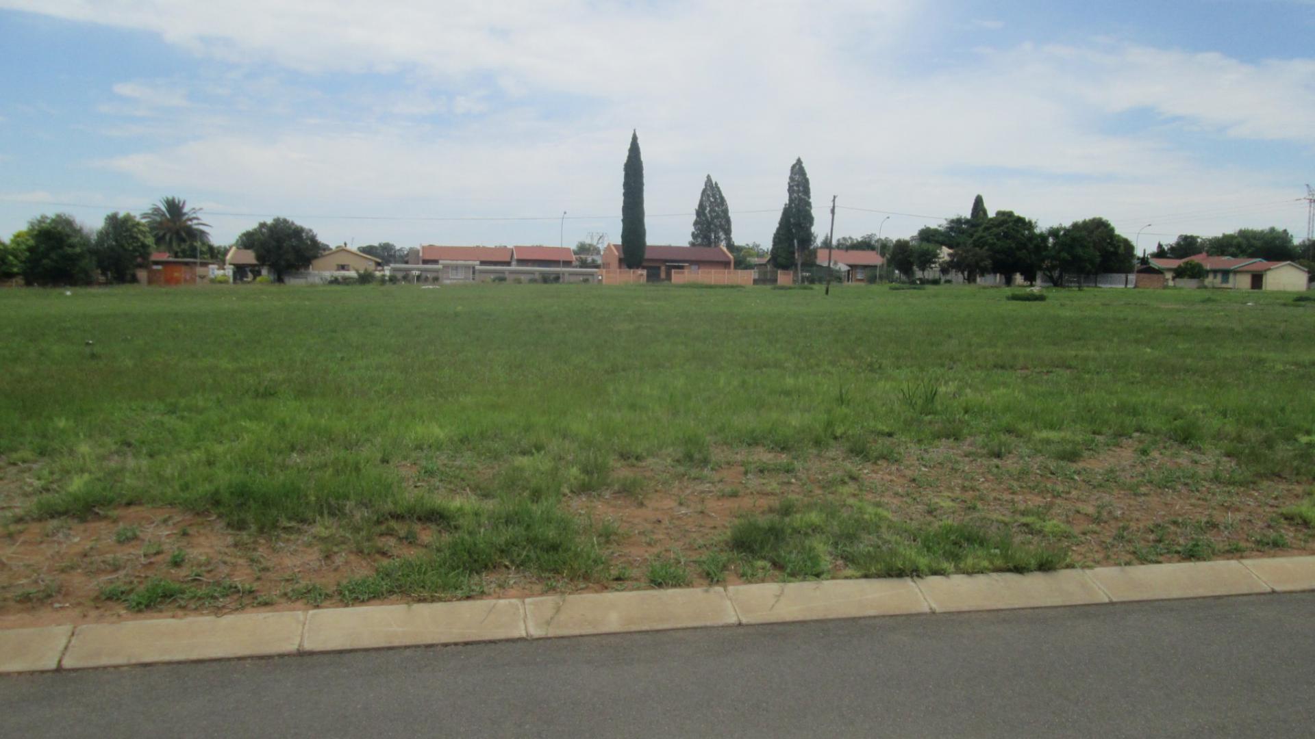 Front View of property in Struisbult