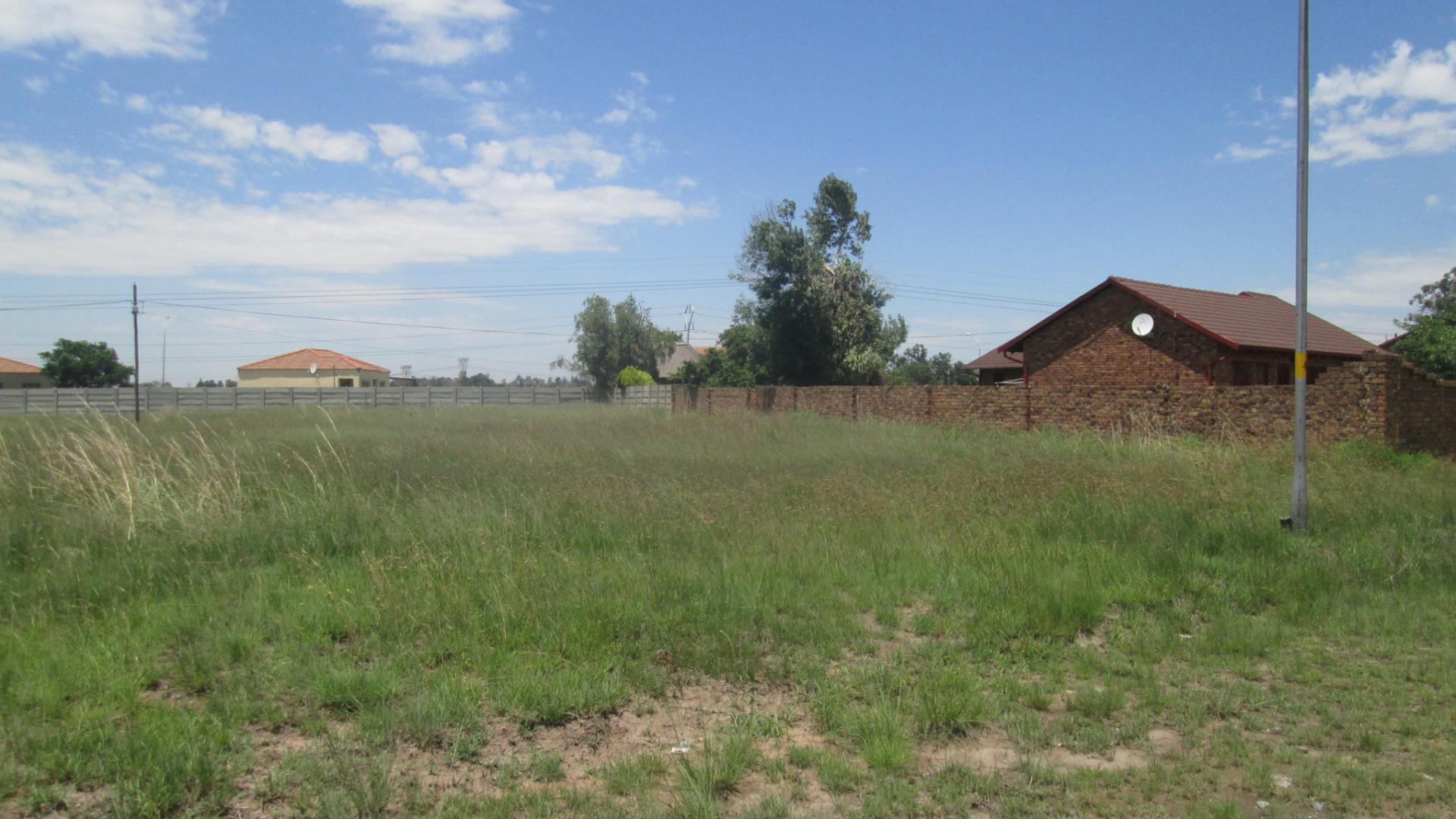 Front View of property in Struisbult