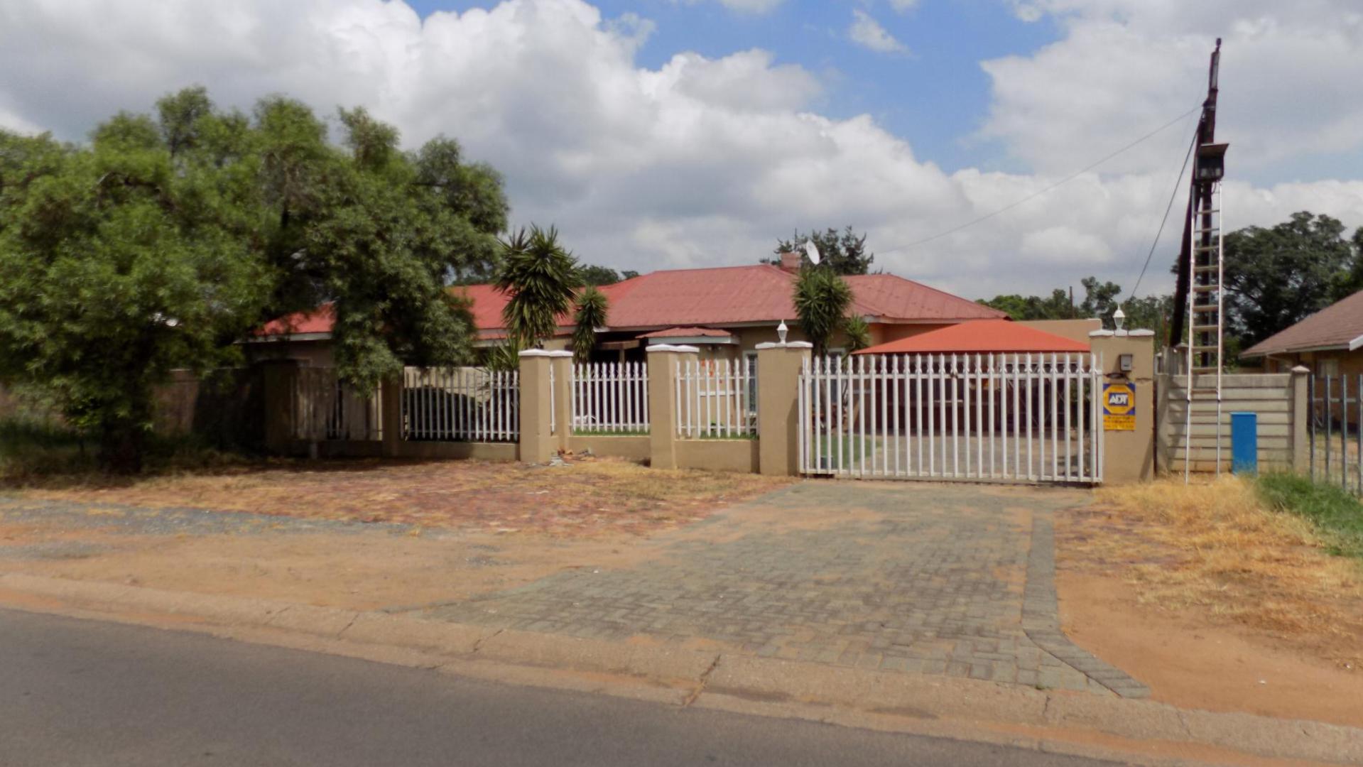 Front View of property in Rustenburg