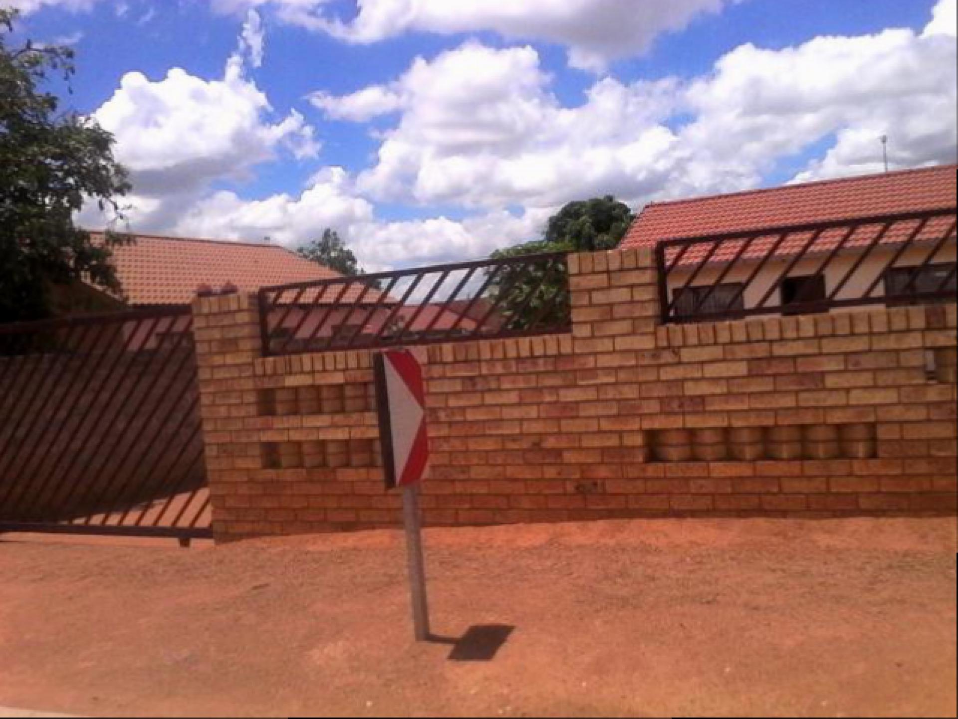 Front View of property in Soshanguve