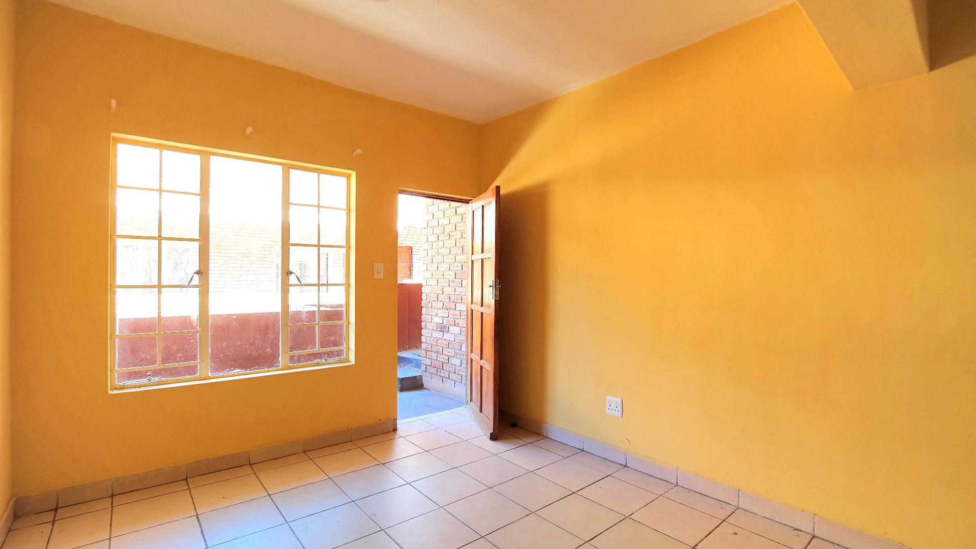 Lounges - 14 square meters of property in Rustenburg