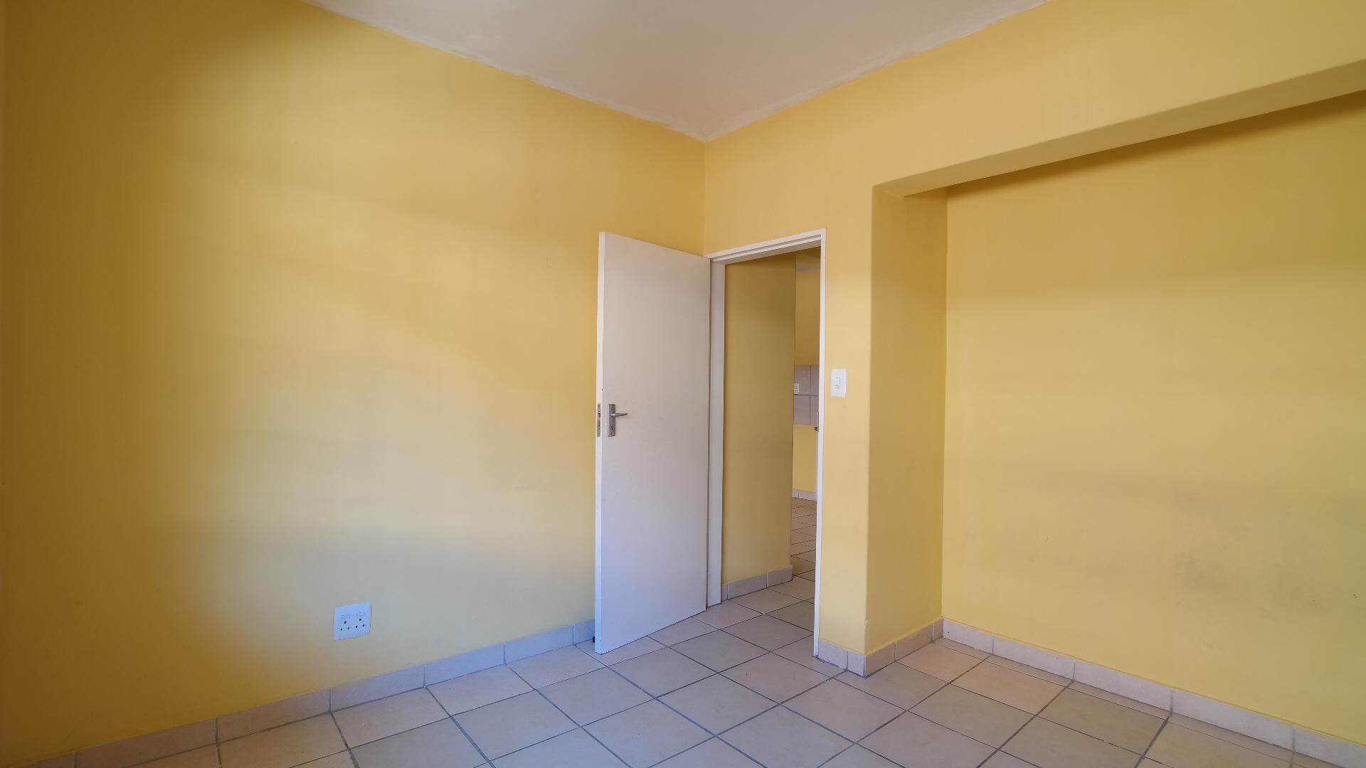 Main Bedroom - 15 square meters of property in Rustenburg