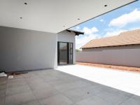 Patio - 29 square meters of property in The Meadows Estate
