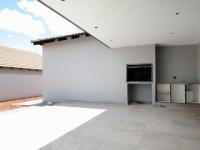 Patio - 29 square meters of property in The Meadows Estate