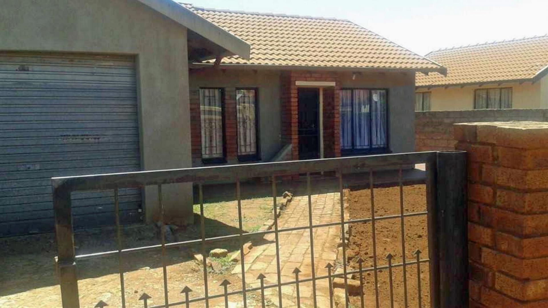 Front View of property in Protea Glen