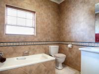 Bathroom 1 - 8 square meters of property in Woodhill Golf Estate