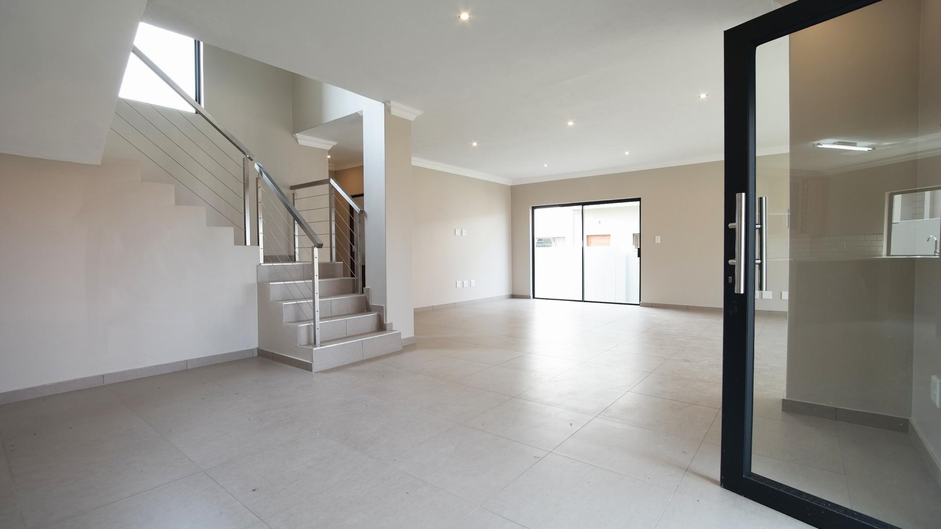 Dining Room - 22 square meters of property in Heron Hill Estate