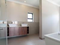 Main Bathroom - 17 square meters of property in Heron Hill Estate