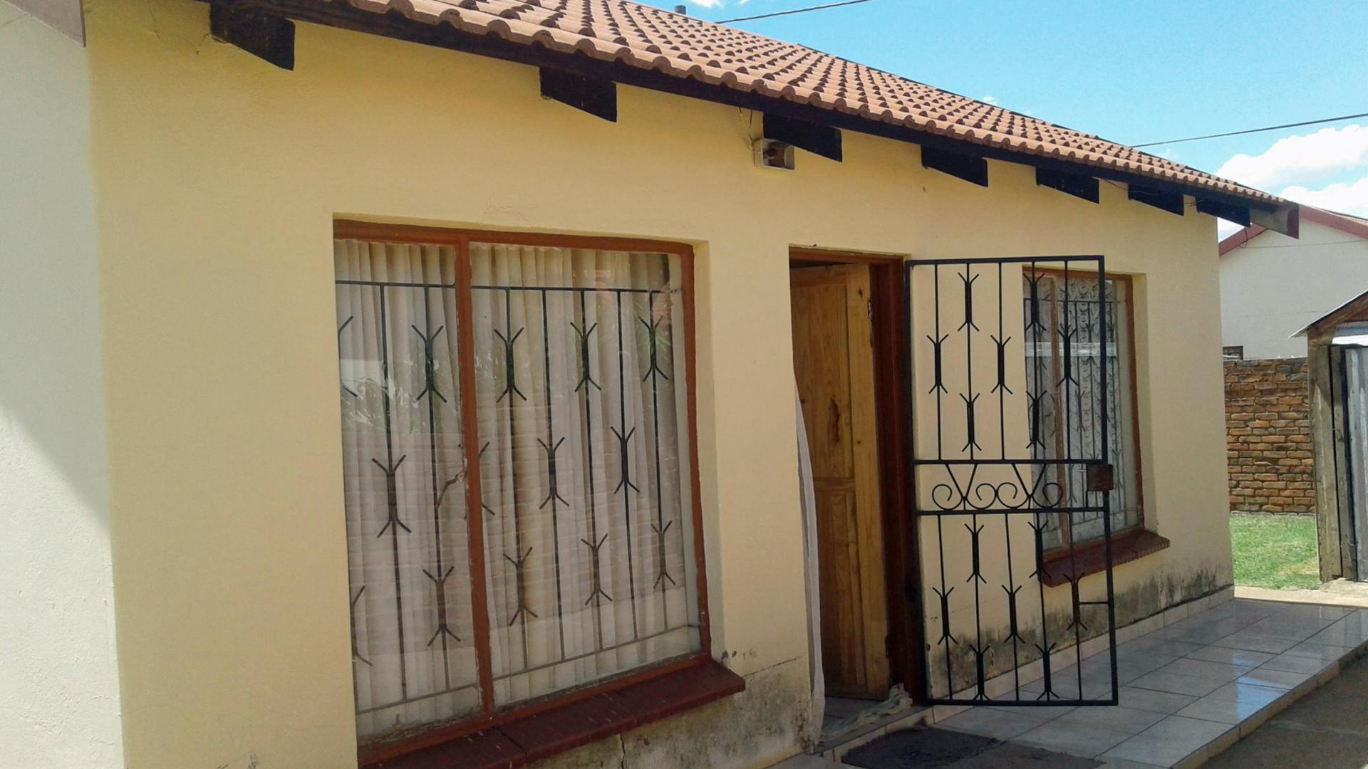 Front View of property in Lethlabile