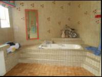 Main Bathroom - 14 square meters of property in Vanderbijlpark