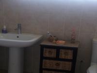 Main Bathroom - 7 square meters of property in Hartebeesfontein