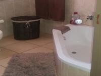 Bathroom 1 - 7 square meters of property in Hartebeesfontein