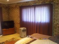 Main Bedroom - 35 square meters of property in Hartebeesfontein