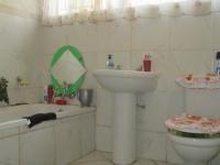 Main Bathroom - 19 square meters of property in Vereeniging