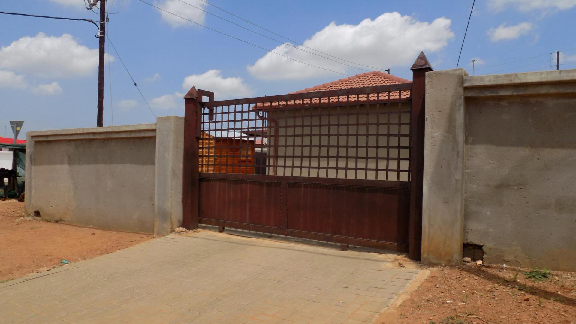 Front View of property in Lotus Gardens