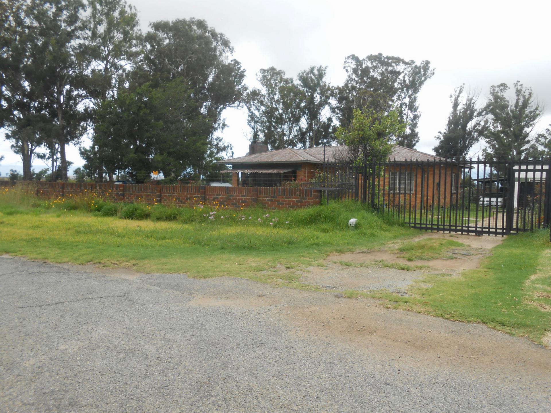 Front View of property in Struisbult